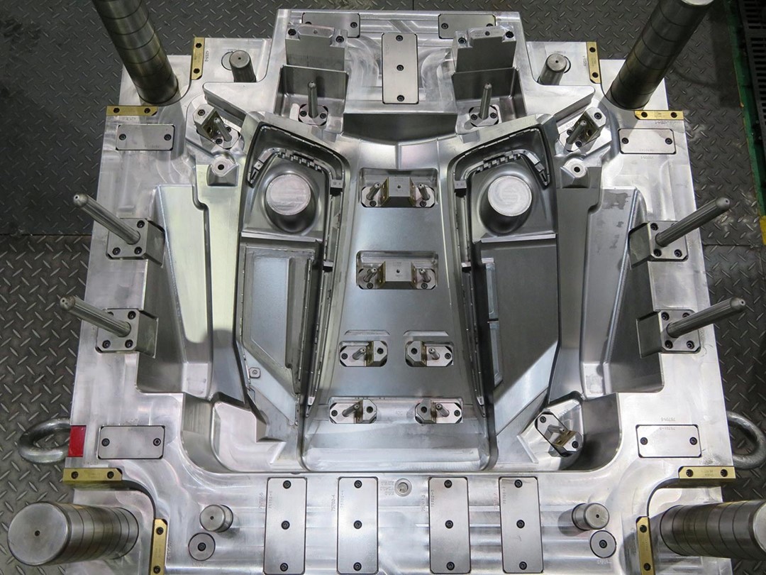 Automotive headlight mould01